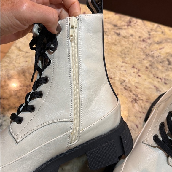 BCBGeneration  Women’s Ander Combat Booties off white size 9 - Picture 7 of 12